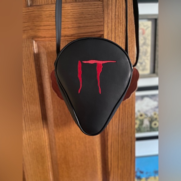 🎈SALE 🎈Pennywise crossbody purse by Vixen novelty bag - Picture 4 of 6